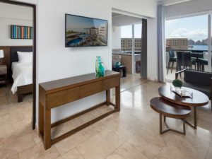 Sala de estar abierta.