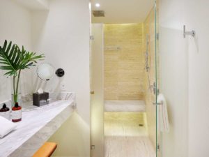 Mobility/Hearing Accessible Infinity Suite