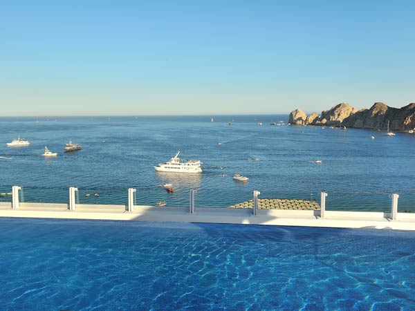 Barcos en el océano en Cabo.