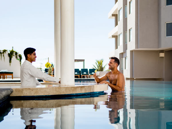 Swim Up Bar En Cabo.