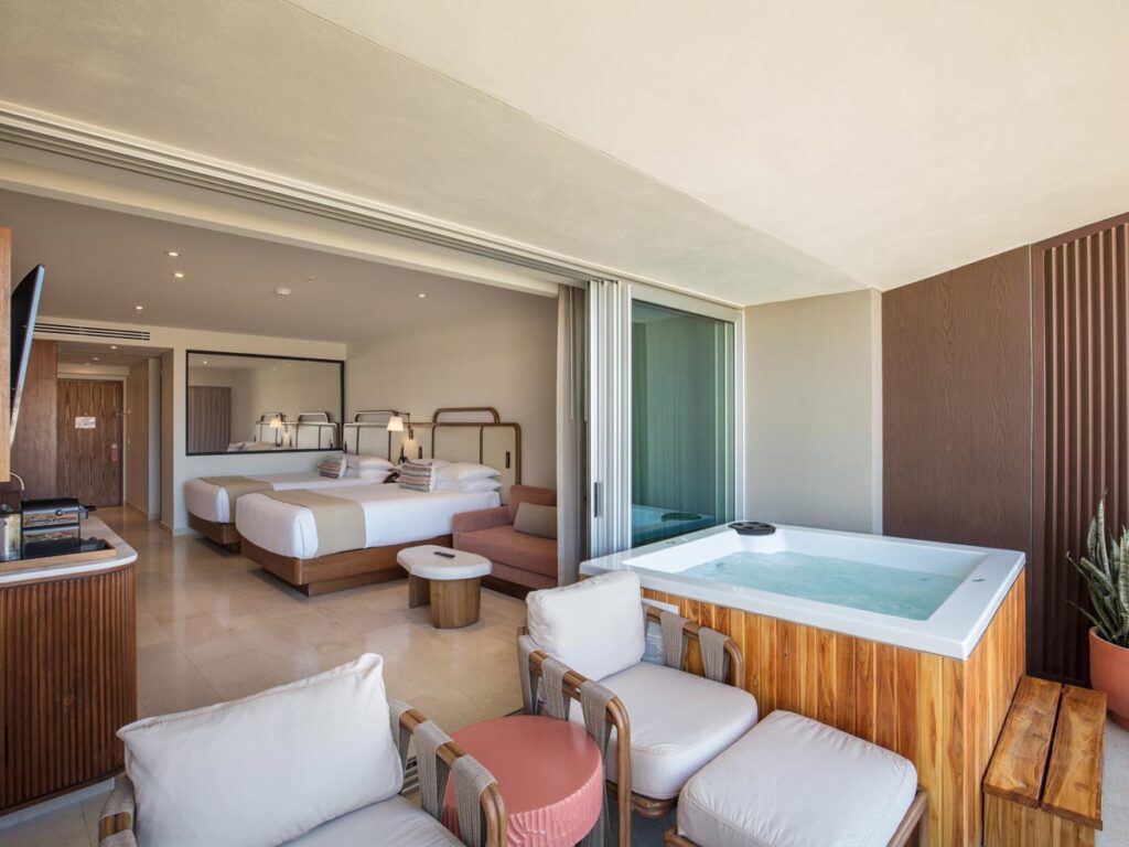 Guestroom With A Hot Tub On The Balcony
